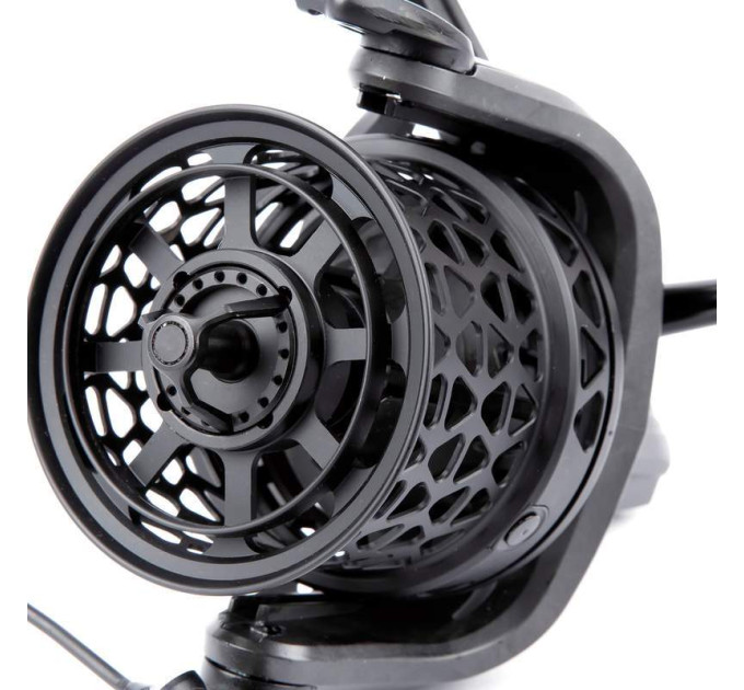 Котушка коропова Sonik Спод-Маркер TURBO SPOD CARBON 14000 в комплекті з напальчником BC0066